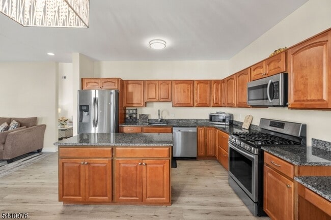 Building Photo - 41 Tall Oaks Ct