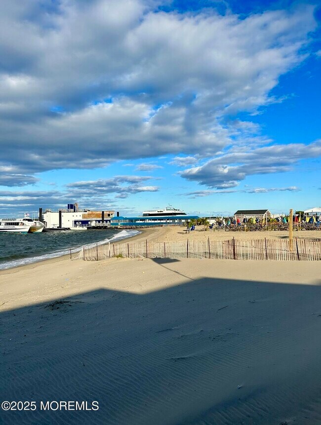 Building Photo - 330 Shore Dr