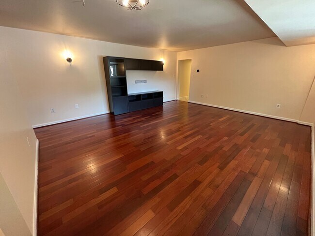 Building Photo - 3240 S 28th St