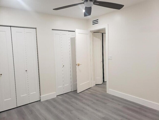 Building Photo - 829 Camino Rd