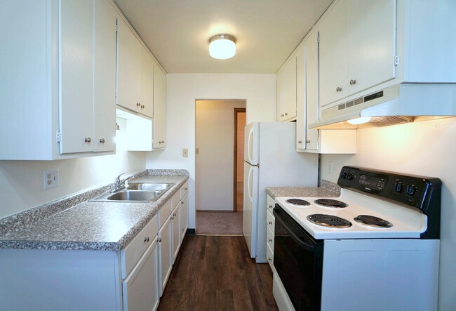 Building Photo - English Conway Place