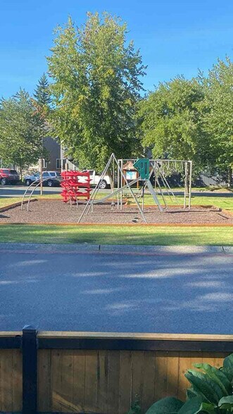 Building Photo - 200 Whispering Pine Pl