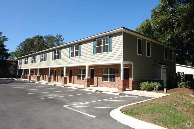Primary Photo - 108 Hawkins Rd