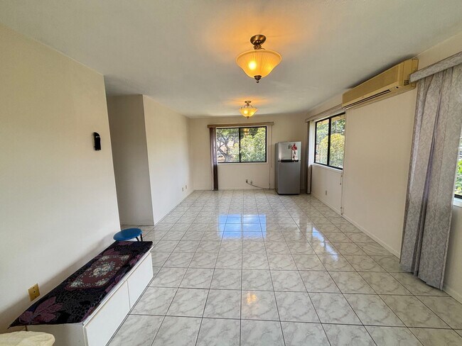Building Photo - 2820 Kaimuki Ave