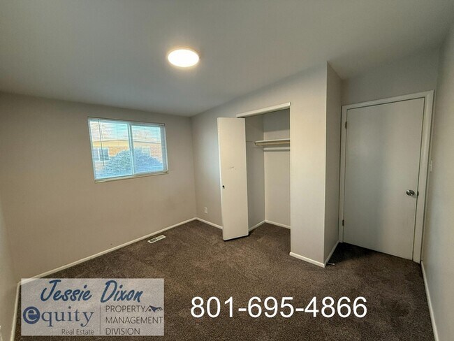 Building Photo - 364 Ann St