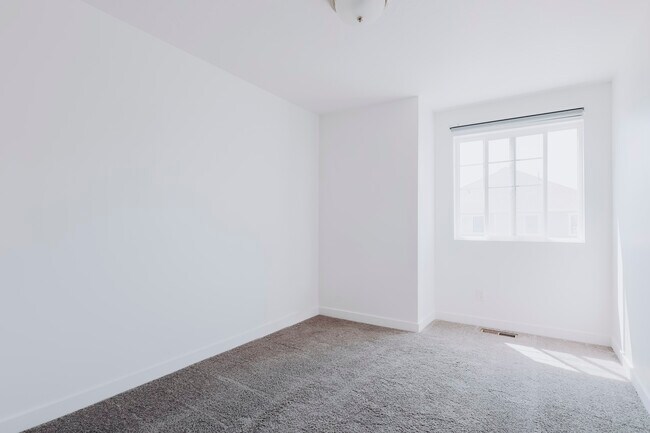 Building Photo - 216 E Allegheny Pl