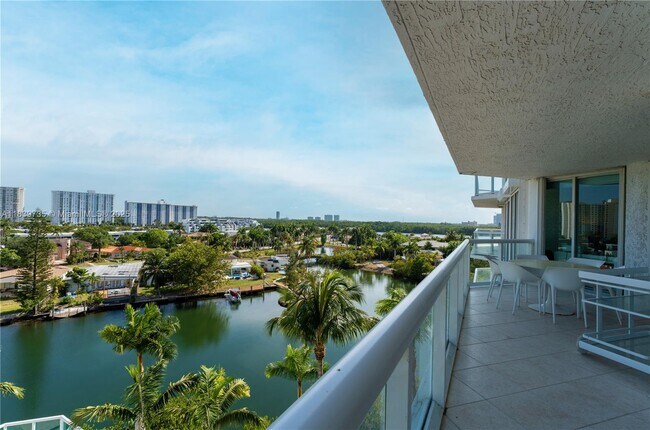 Building Photo - 16500 Collins Ave