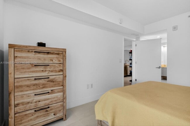 Building Photo - 13800 Highland Dr