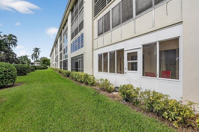 Building Photo - 2901 Victoria Cir