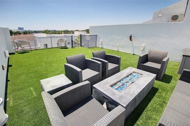 Building Photo - 301 Hendricks Isle