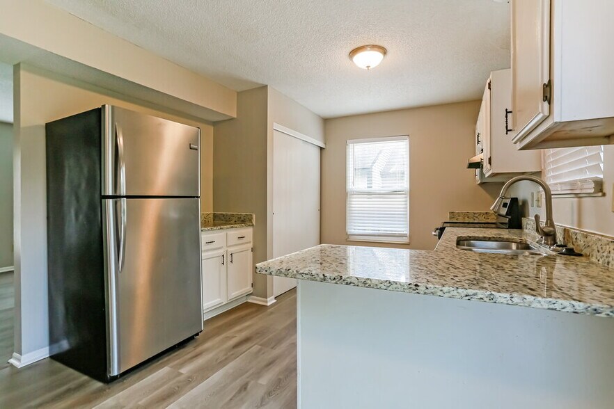 Building Photo - 6208 Glencairn Cir