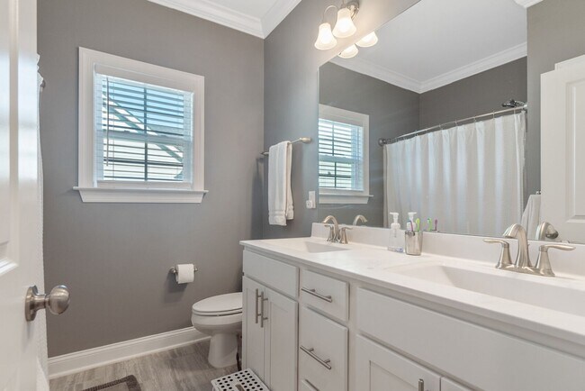 Building Photo - AVAILABLE in July Charming 3-Bedroom, 2-Bath Ranch-Style Home