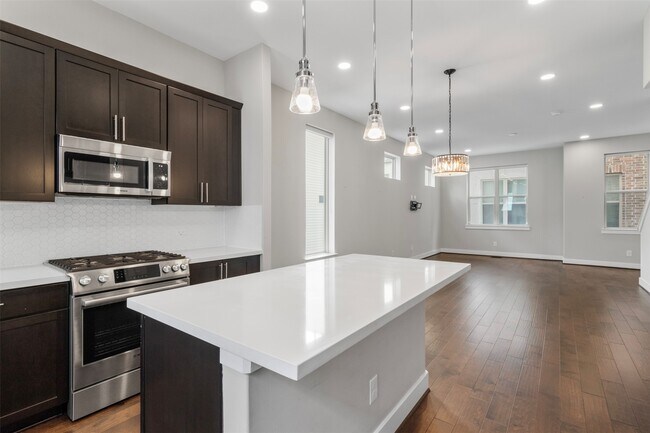 Building Photo - 719 Schwartz St