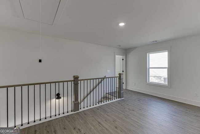 Building Photo - 585 Clayton St