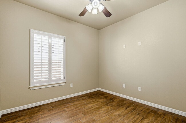 Building Photo - Corner 3 bedroom 3 bath home in Northwest El Paso
