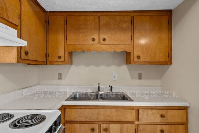 Building Photo - 1070 Pembroke Oak Grove Rd