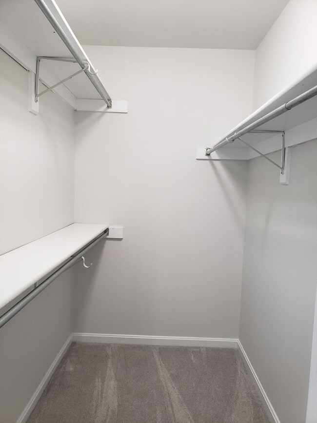 Building Photo - Very nice 3 Level in Fredericksburg!