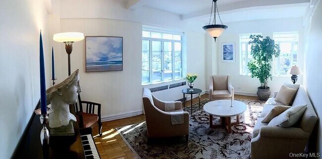 Building Photo - 118 8th Ave