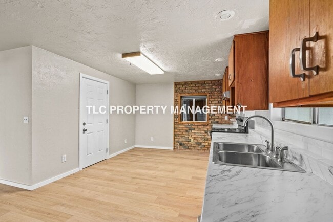 Building Photo - 2082 Ohio St