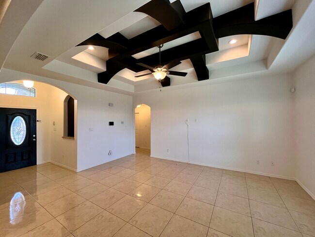 Building Photo - 302 E Gabriella Ave