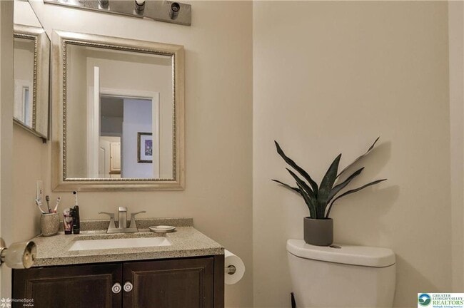 Building Photo - 204 Ridings Cir