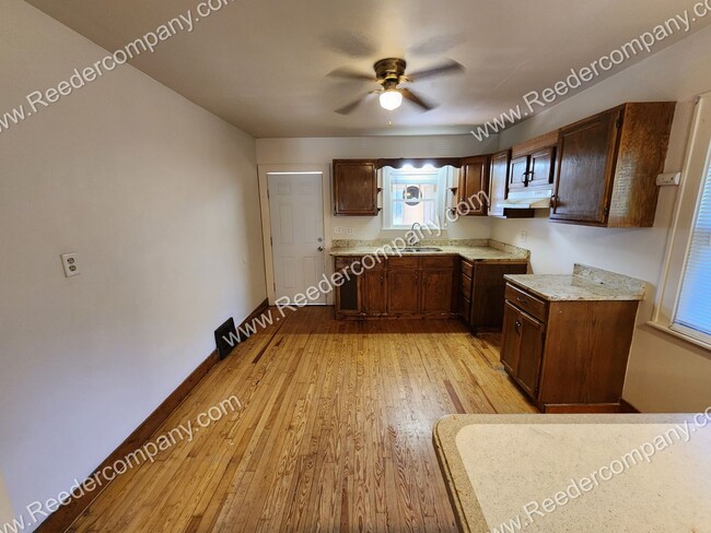 Building Photo - This Woodmar Area ranch is located kitty c...