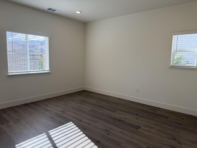 Building Photo - Brand New DR Horton Home Close to UNR!