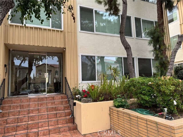 Building Photo - 165 N Swall Dr