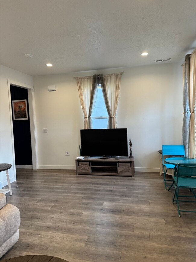 Building Photo - Gorgeous Home in Daybreak!!!
