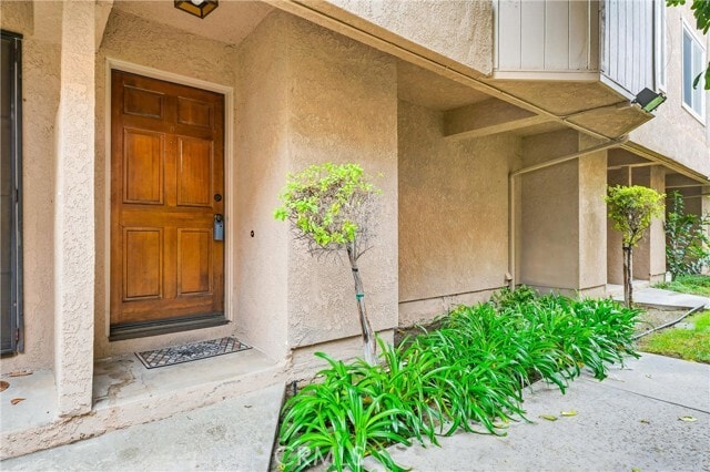 Building Photo - 334 S Walnut Ave