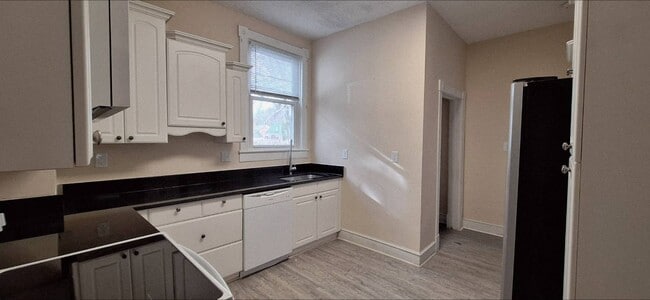 Building Photo - 711 Lafayette Ave