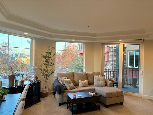 Building Photo - 1800 Alma Ave