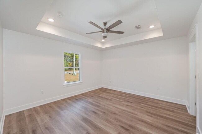 Building Photo - 68 Iris Ln