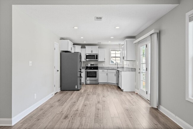 Building Photo - 169 Bonnell Dr