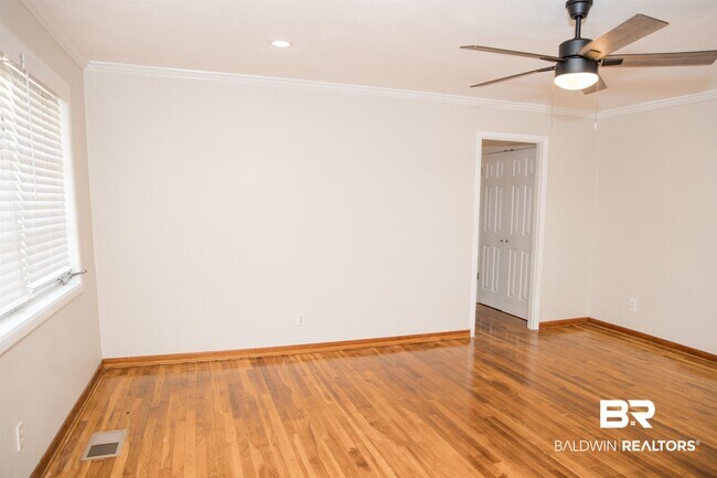 Building Photo - 7099 Pinehill Rd
