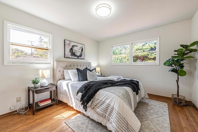 Building Photo - 1994 Menalto Ave