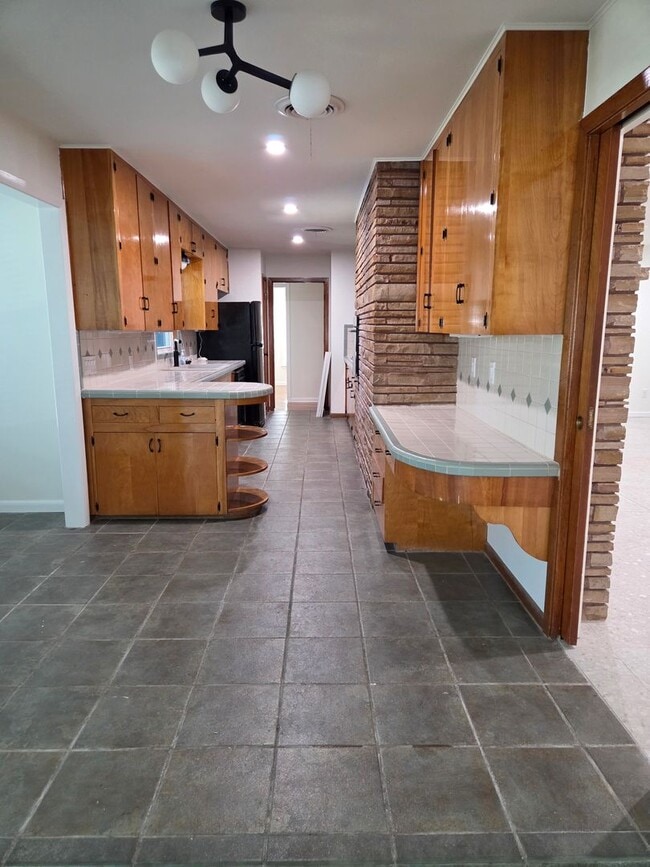 Building Photo - Travis Heights