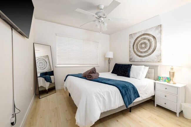 Building Photo - 12779 Calma Ct