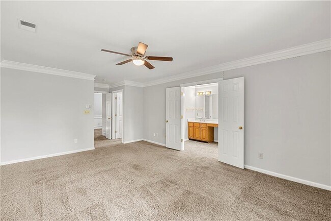 Building Photo - 302 S River Farm Dr