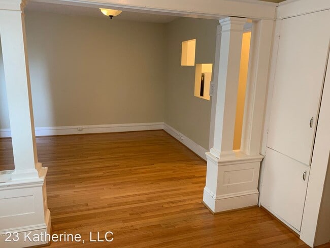 Building Photo - Studio, 1 bath Apartment - 621 NW 23rd Ave.