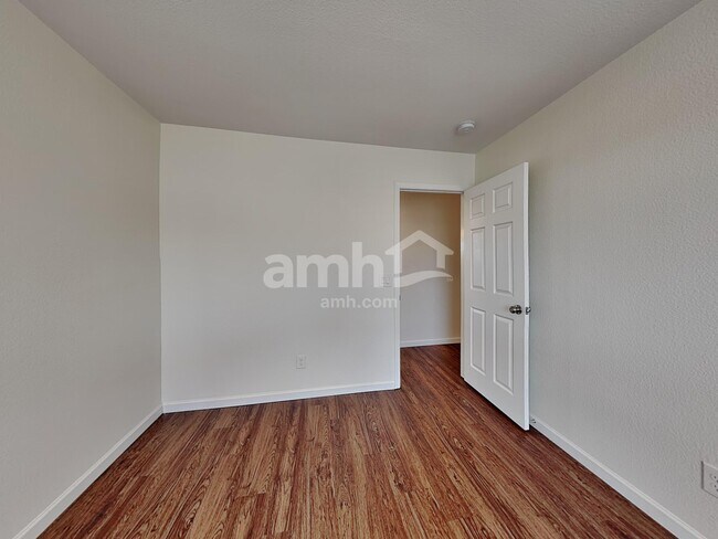 Building Photo - 40600 N Jay Ln