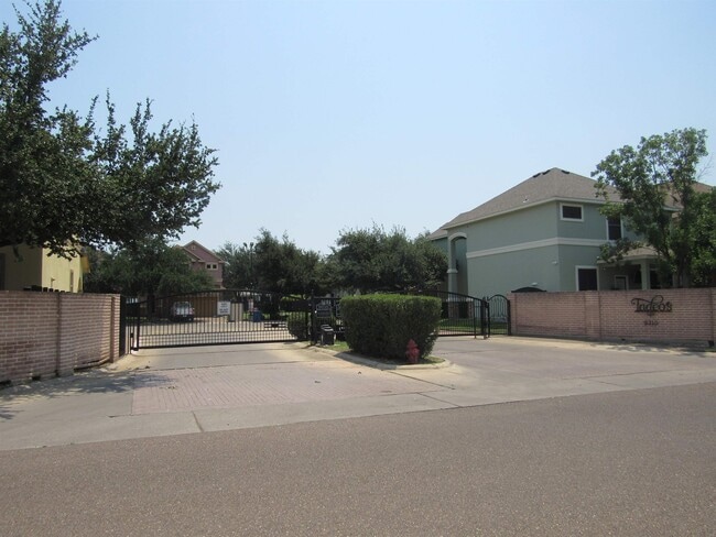 Building Photo - 9310 Albany Dr