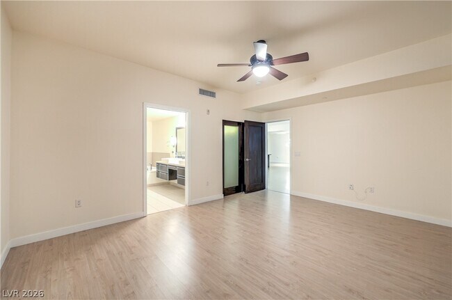 Building Photo - 8925 W Flamingo Rd