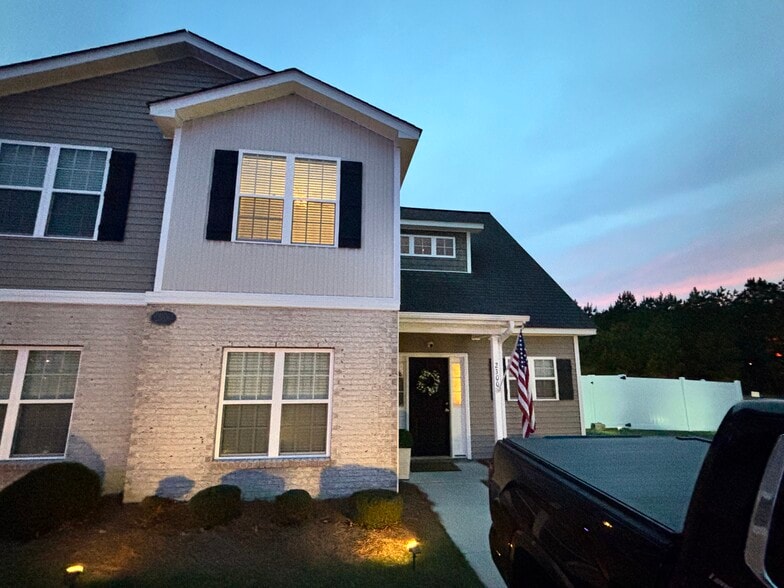 Building Photo - 2300 Chavis Dr