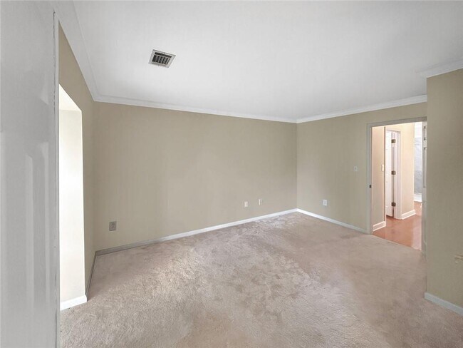 Building Photo - 1308 Pine Heights Dr NE