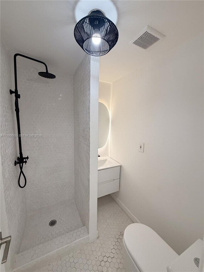 Building Photo - 605 Euclid Ave