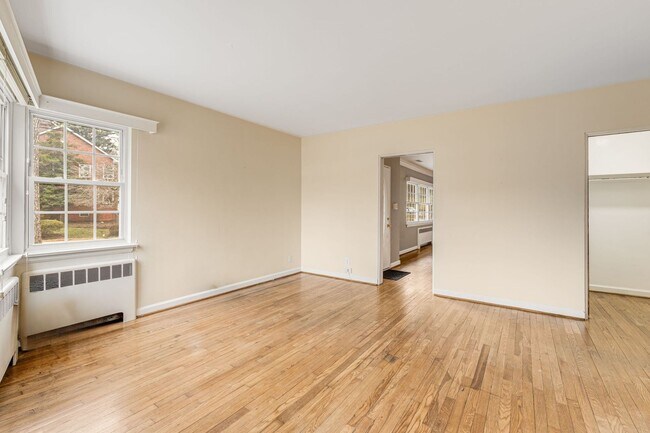 Building Photo - Bright & Inviting 2-Bedroom Home with Fenced-In Yard, Garage & Lawn Care Included