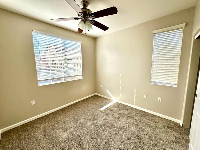 Building Photo - 1920 E Bell Rd