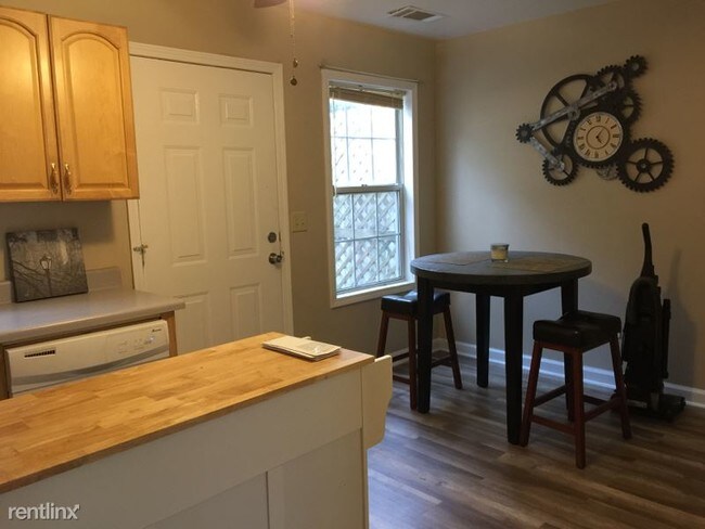 Building Photo - 2 br, 1.5 bath Condo - 162 Oxbo Rd