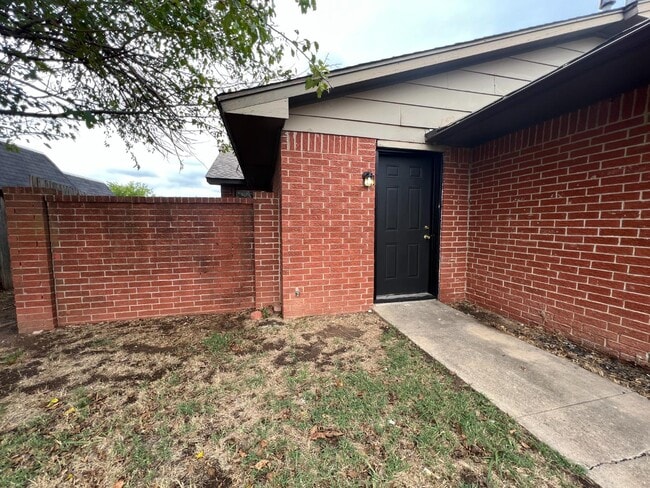 Building Photo - 121 Crawford Ct